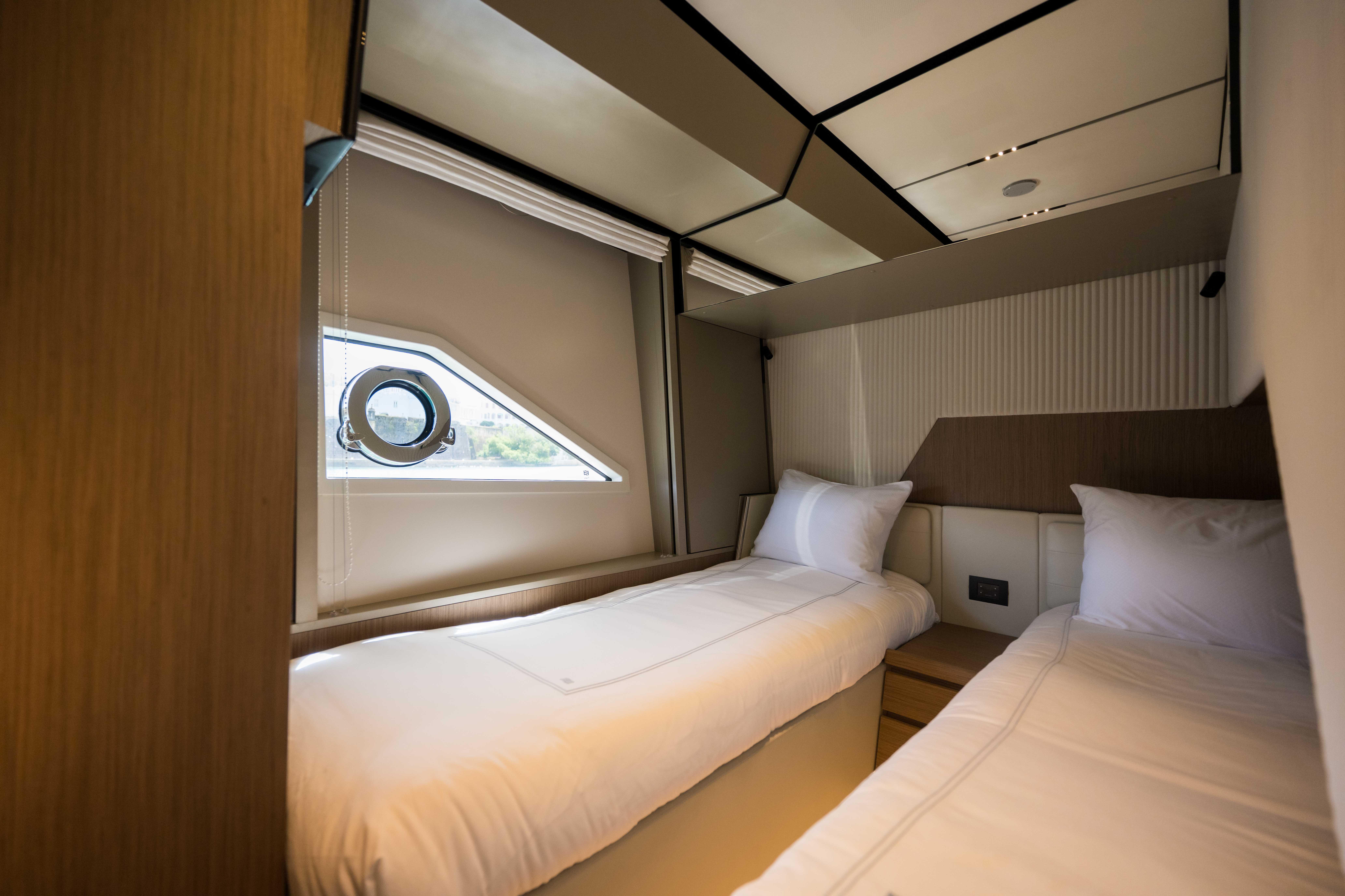 2023 FERRETTI YACHTS 720 